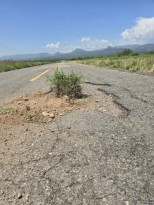 Rehabilitando carretera en Rodeo