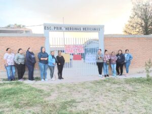 Protestan madres de familia de Patoni, SJR