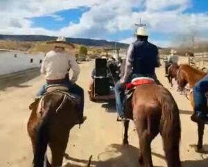 Cabalgata en Gomelia