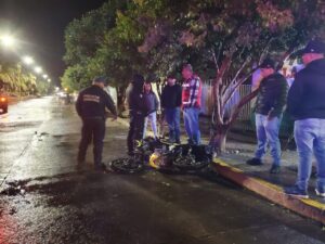 Derrapó motociclista 