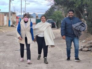 La diputada Vero González entregó cobijas en esta temporada invernal.