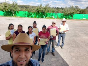 Le gusta el trabajo de campo y convivencia con la gente.