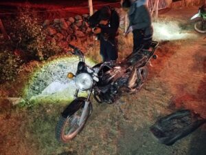 Derrapó joven motociclista en avenida de Canatlán.