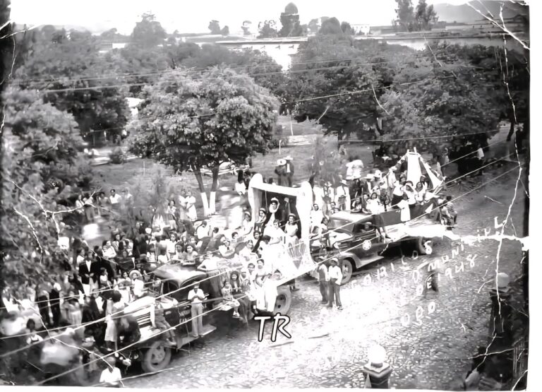 Reinas de las Fiestas Patrias, antecedente de las Reinas de la Manzana.