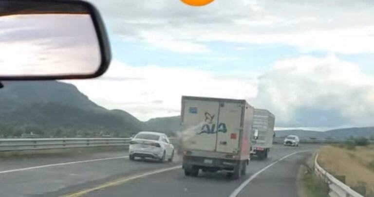 Captan en video a conductor ebrio provocando peligro en carretera federal 45 Panamericana.