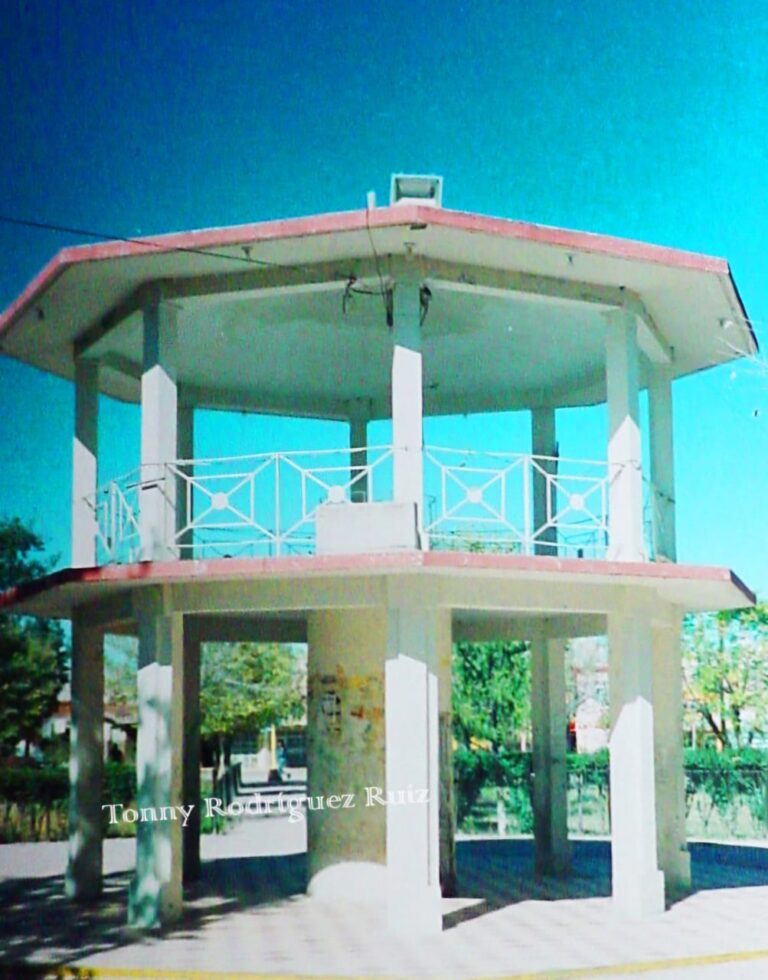 El kiosco antiguo de Nuevo Ideal…