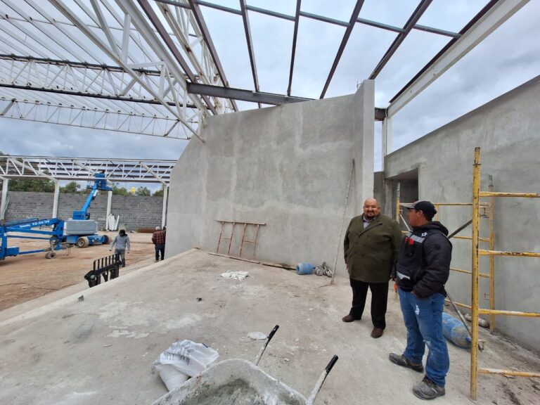 Un 70 % de avance en construcción del gimnasio auditorio Centenario de Aguilera.