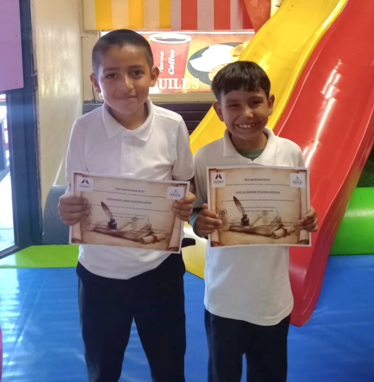 Niños conetenses destacaron en concurso de expresión literaria del SE # 16.