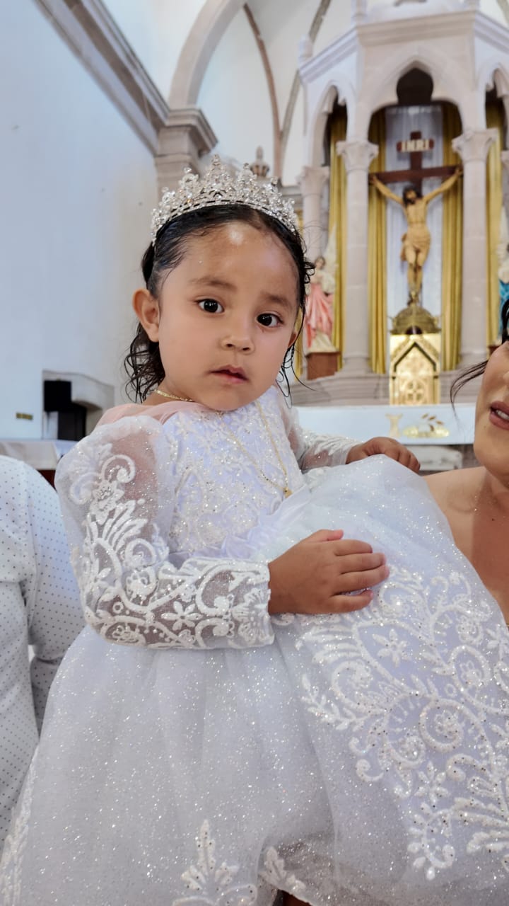Camila recibió las aguas bautismales en Canatlán
