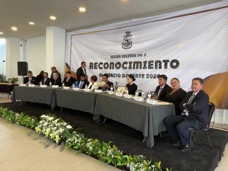 Docentes  canatlenses homenajeados por el H. Ayuntamiento.