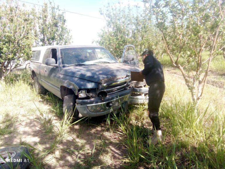 Por falla mecánica camioneta se fue hasta la huerta.
